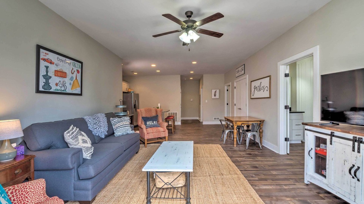 Bowling Green Apartment | Updated Apt: 1 Mi to Western Kentucky University!