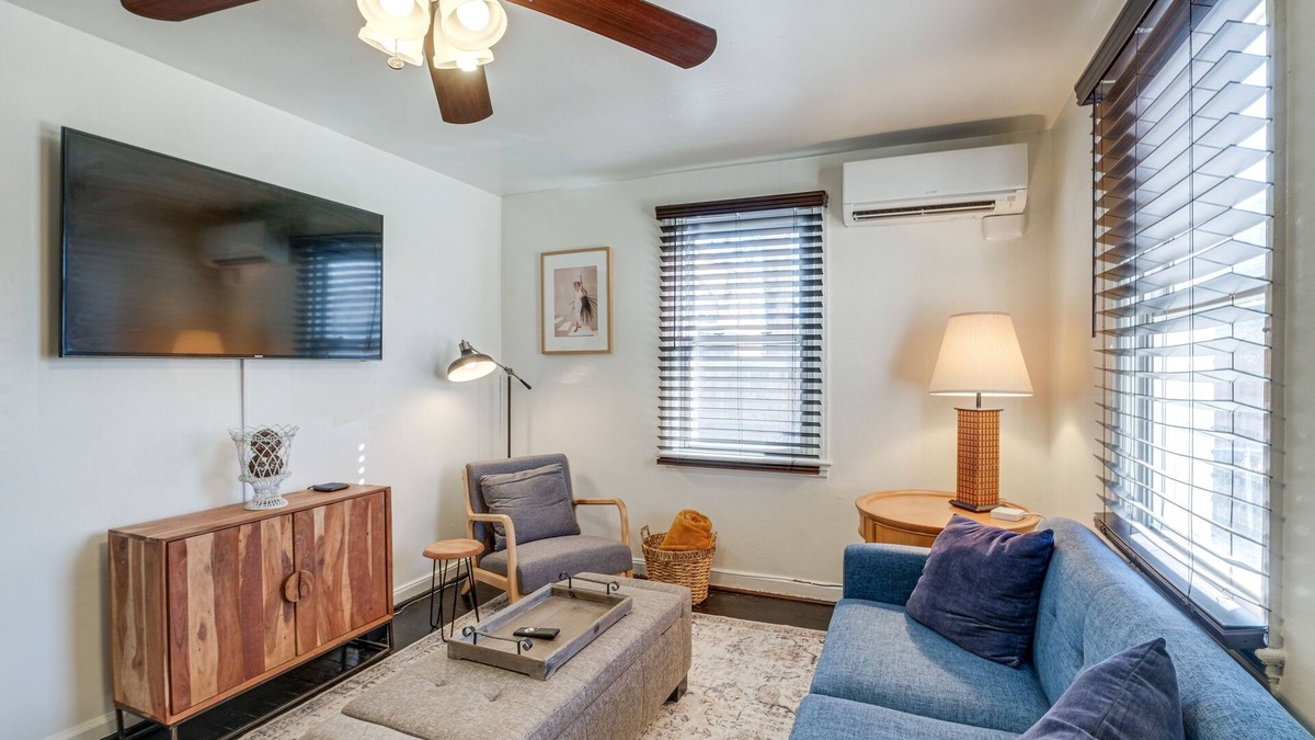 Nauck House | Updated Arlington Townhome ~ 5 Mi to National Mall