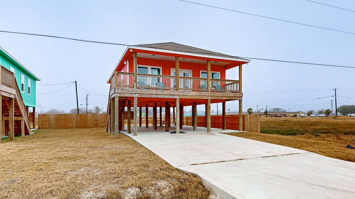 Aransas Pass House | Updated beach house with a furnished deck, washer/dryer, central AC, & gas grill