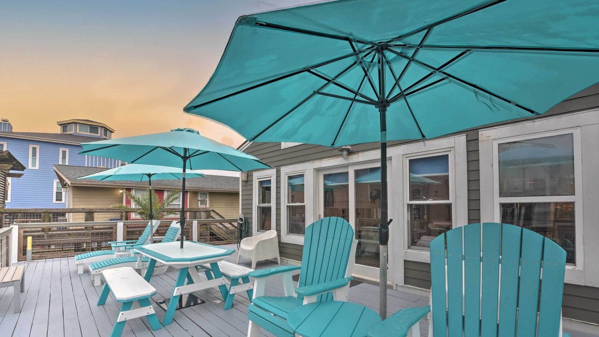 Bermuda Beach House | Updated Beach House w/ Private Beach + Hot Tub!