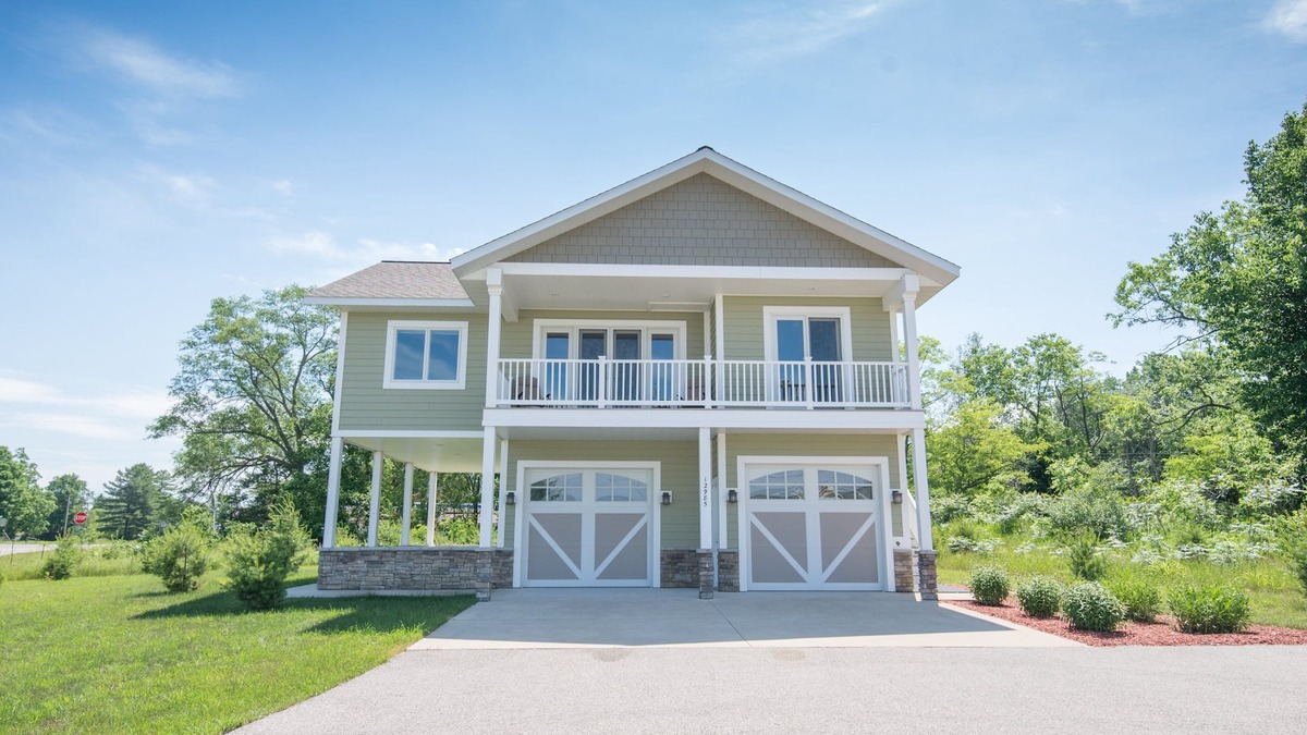 Bear Lake House | Updated Bear Lake Home Across from Lake