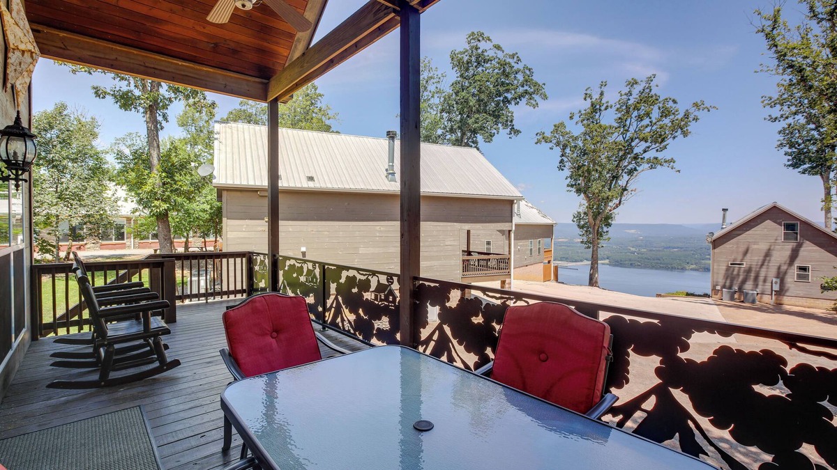 Bryant Apartment | Updated Bryant Cabin w/ Hot Tub & Lake Views!
