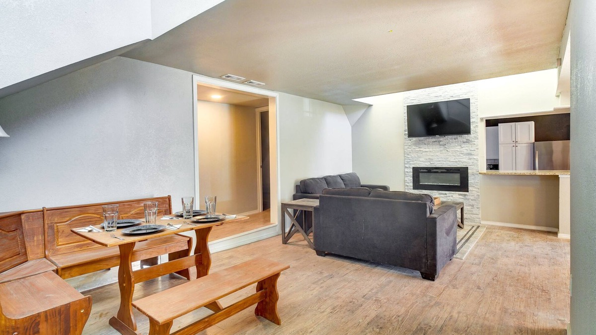 Buffalo Springs House | Updated Buffalo Springs House on the Lake!