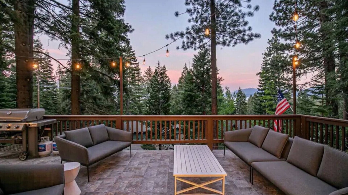 Sunnyside House | Updated Cabin near Beach&Ski HotTub Sauna Pets EV