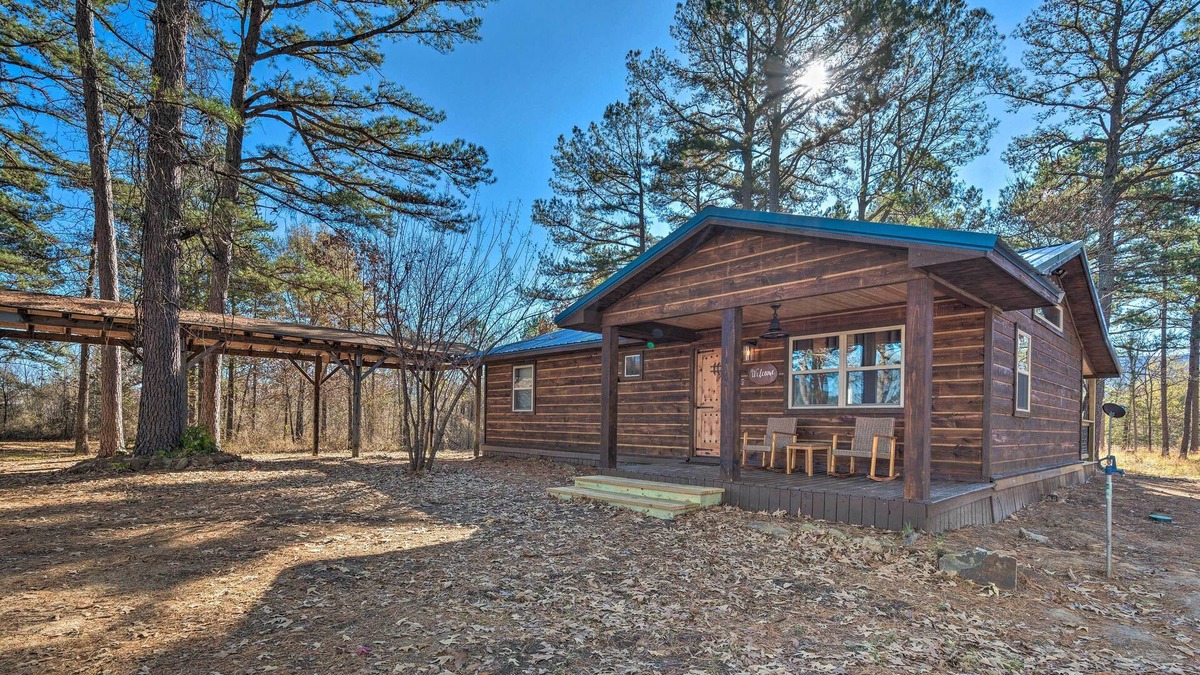 Big Cedar Cabin | Updated Cabin w/Fire Pit: 2 Mi to UTV & Hike