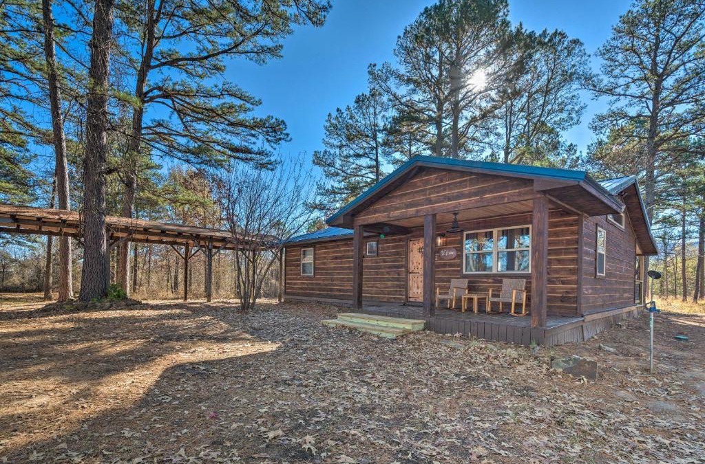 Big Cedar House | Updated Cabin with Fire Pit 2 Mi to UTV and Hike