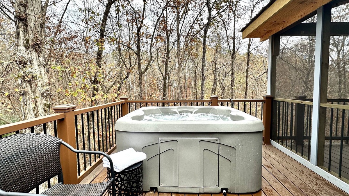 Counce Cabin | Updated Cabin with Hot Tub!