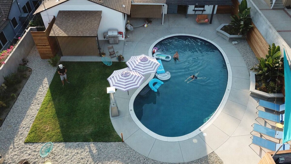 Altadena House | Updated classic mid-century ranch home with pool
