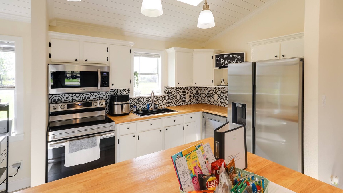 Comanche House | Updated Comanche Home w/Country Views!