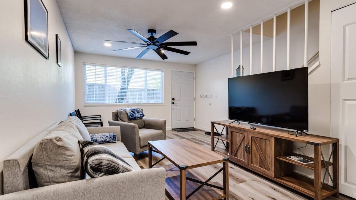 Friendly Apartment | 😍 Updated Condo (# 3) near UO, Autzen Stadium, Amazon Park