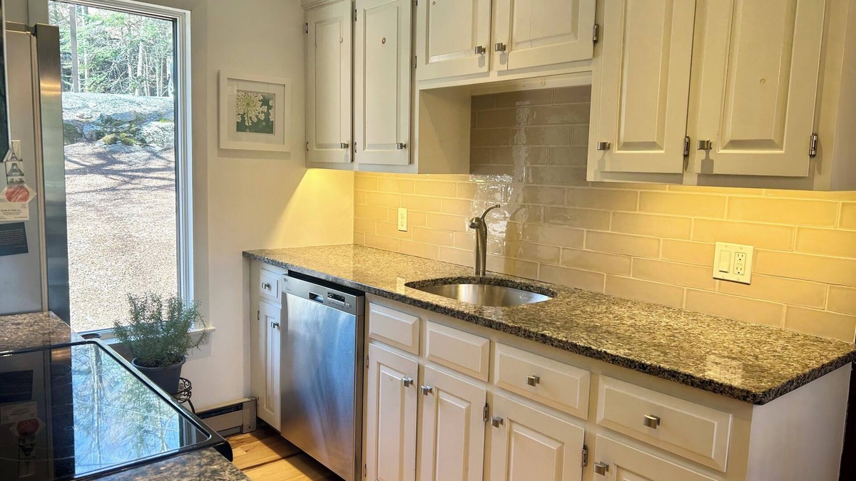 Grantham Condo | Updated Condo in Eastman!