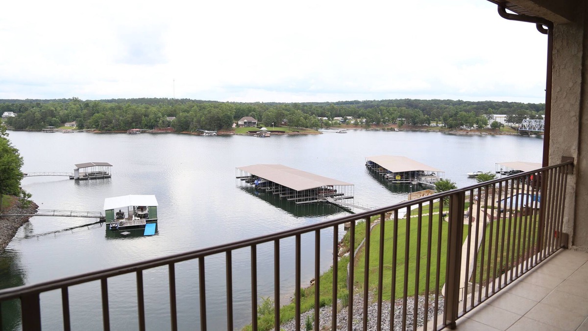 Jasper Condo | UPDATED Condo on Beautiful Smith Lake