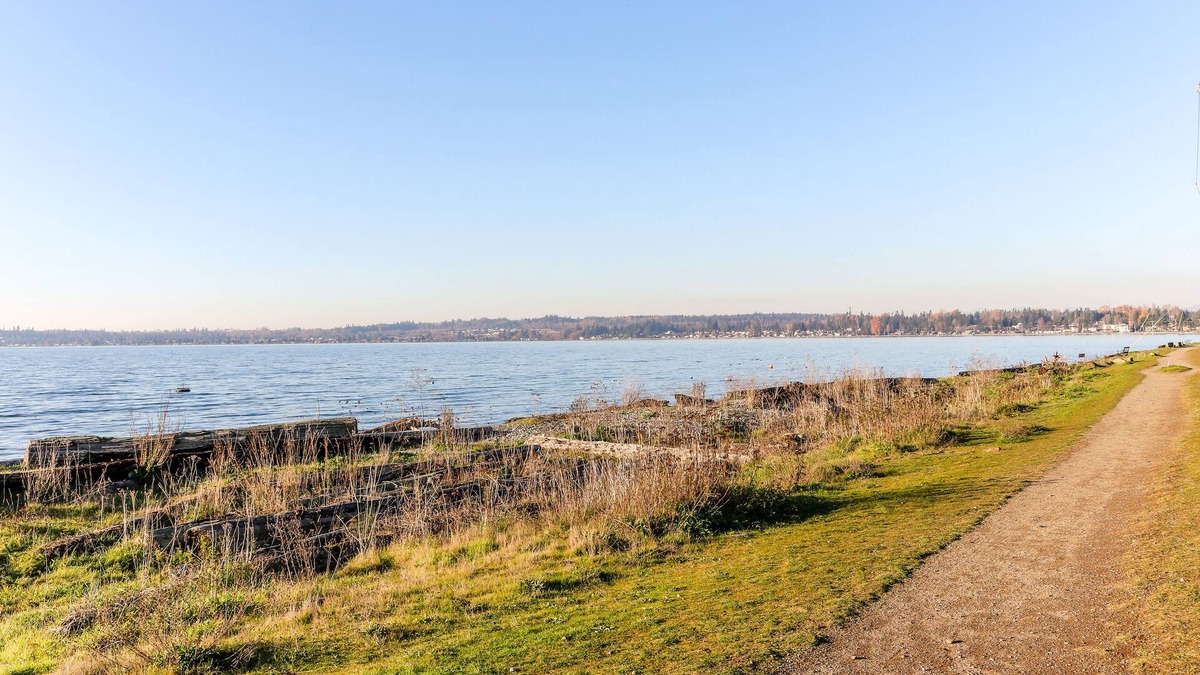 Birch Bay Condo | Updated condo right on the water with tremendous views and jetted tub