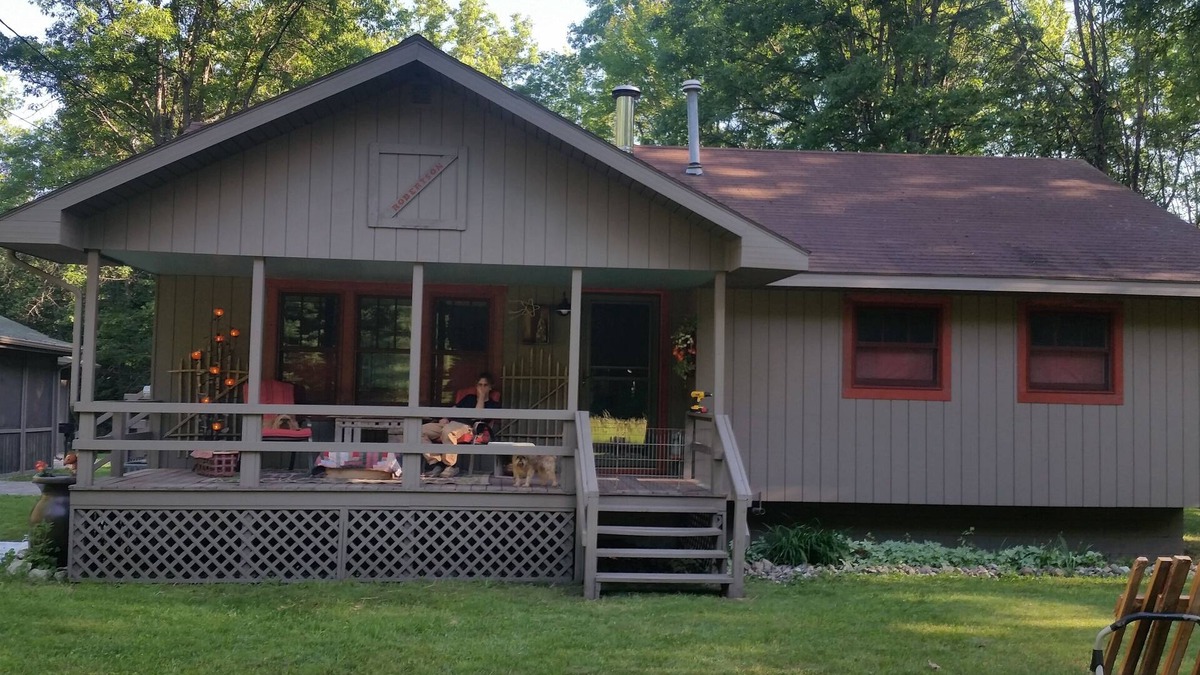 Lake Cottage | updated cottage & nearly and acre of land peace & quiet.stars abound!