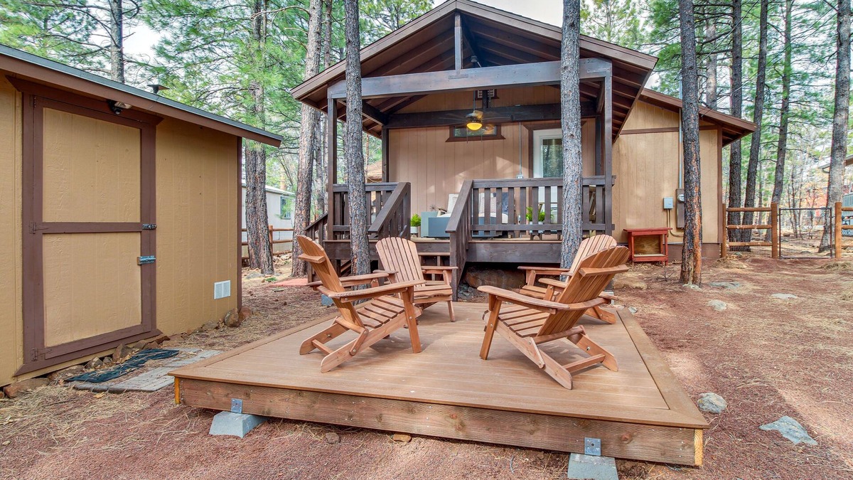 Pinetop Cottage | Updated Deck & Fireside Table: Pinetop Cottage