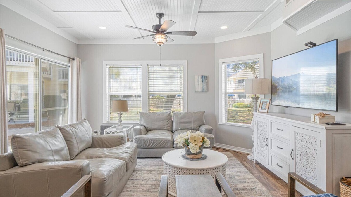 Holiday Isle Condo | Updated Destin Beach Walk Condo Quick Beach Access Sandpiper Cove Unit 9102