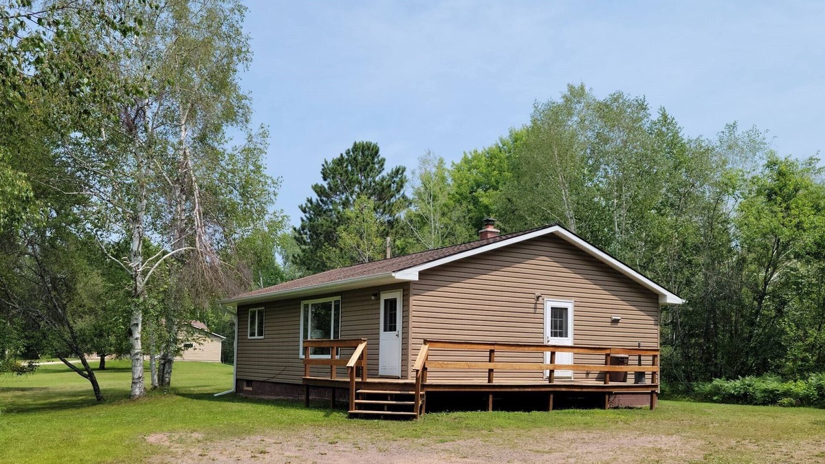 Bruce Crossing House | Updated. Direct access to snowmobile/ORV trail. Short walk to store, bars/cafe'