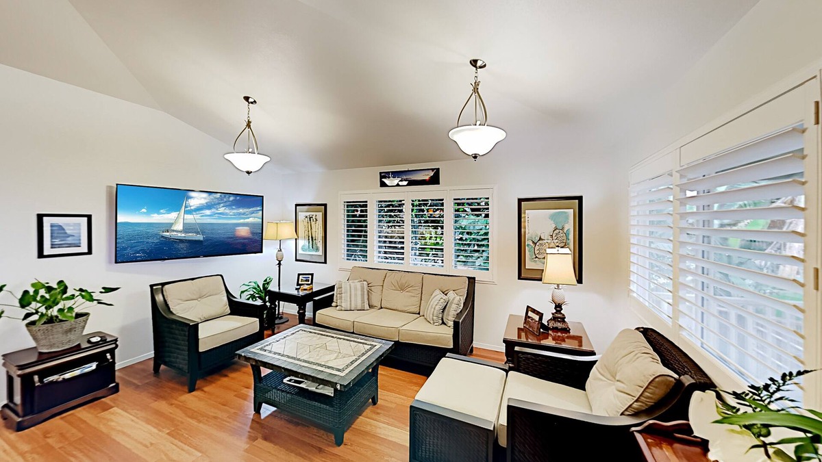 Honokaa House | Updated Family Home w/Lanai, private washer & dryer, WiFi, enclosed yard