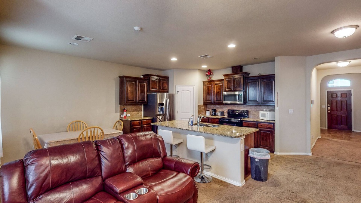 Odessa House | Updated Fixtures, Soaking Tub, & Enclosed Yard