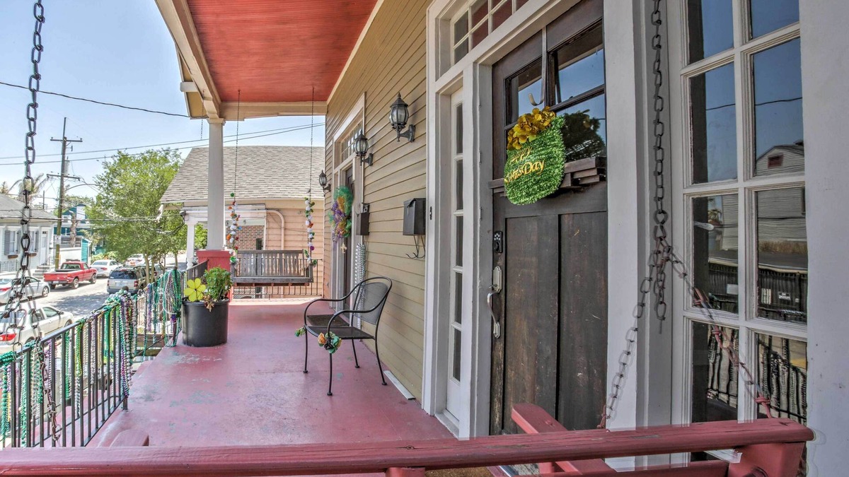 East Riverside House | Updated Garden District Home - Walk to Magazine St