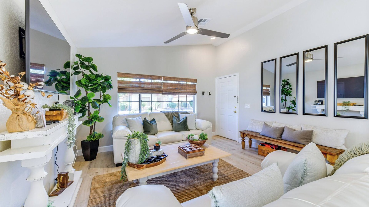 Villages Of Park Village House | Updated Gilbert Home w/Covered Patio