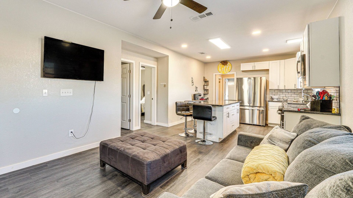 Texarkana House | Updated Home 2 Mi to Downtown Texarkana!