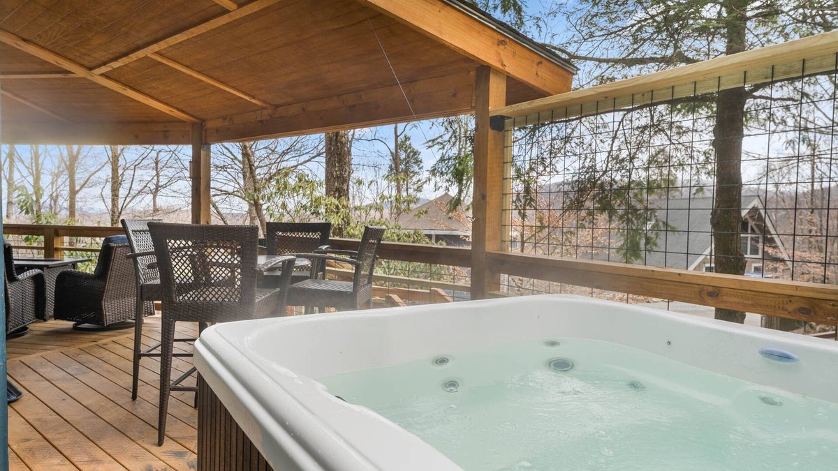 Beech Mountain Cabin | Updated Home minutes from Skiing