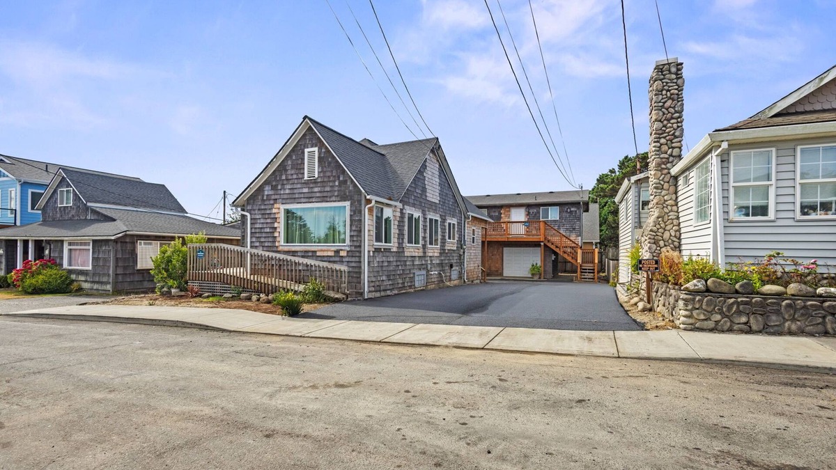 Seaside House | Updated Home One Block to the Promenade! Pet-Friendly with Guest House