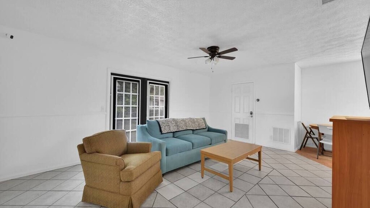 Hyde Park House | ~Updated Home Sleeps 8 Near NAS Jax~