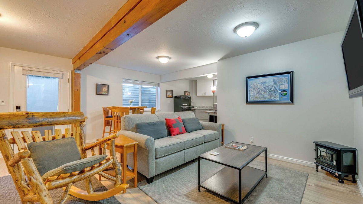 Sandy Apartment | Updated Home w/Mtn Views: 8 Mi to Snowbird Resort