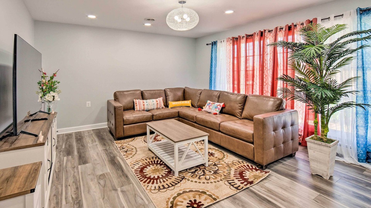 Palmyra House | Updated Home w/Pool Table ~ 4 Mi to Hershey!