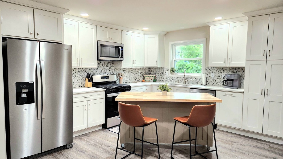 Valparaiso House | Updated Home with Fenced Backyard, sleeps 10