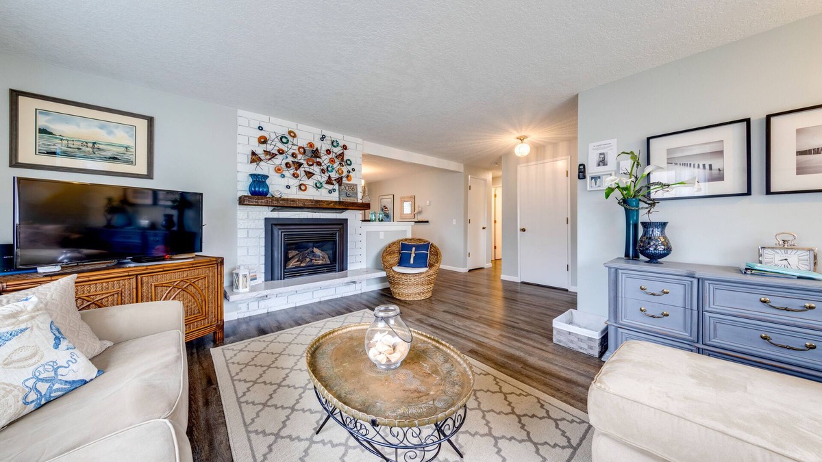 Seaside House | Updated home with ping-pong - 3 blocks to beach