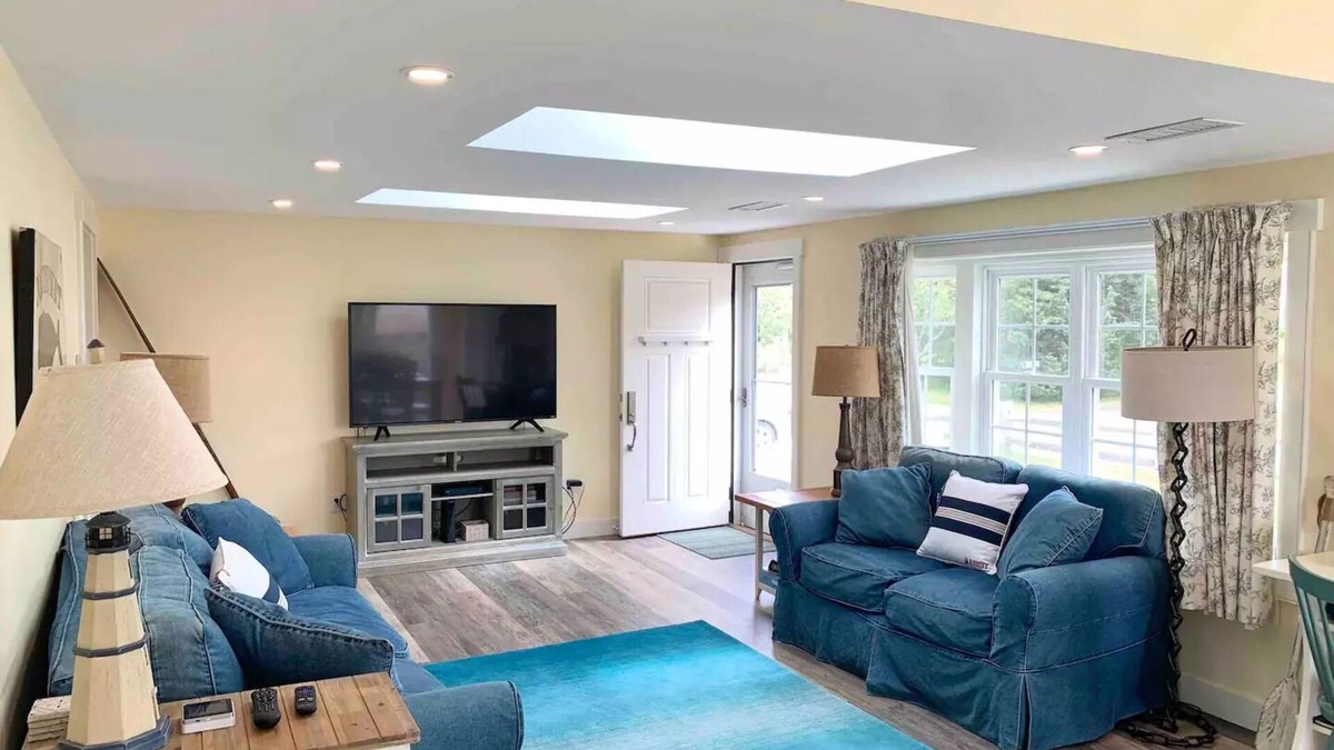 West Dennis House | Updated House - 5 min. walk to beach w/fire pit