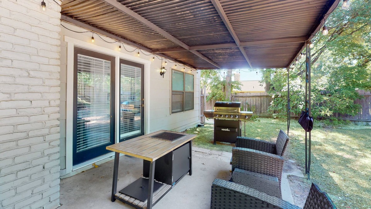 Coronado Hills House | Updated house in Austin with a large yard and game room