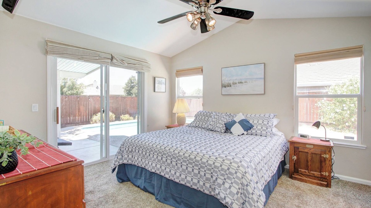 Elk Grove House | Updated House - King Bed, Pool & Hot Tub in a quiet family friendly neighborhood