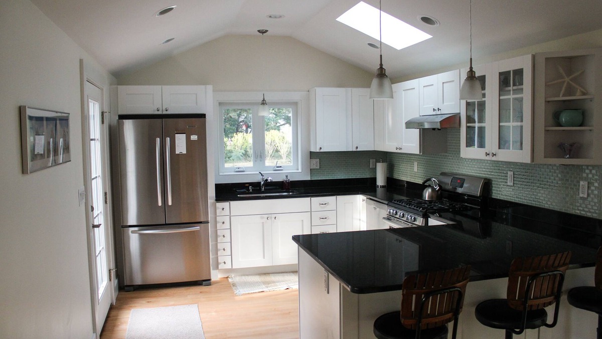 North Eastham House | UPDATED & IMMACULATE HOME! Walk to beach, a/c, WiFi, fire pit!