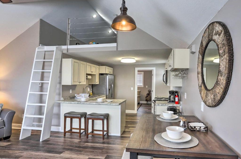 Lorain Apartment | Updated Lake Erie Home about 34 Mi to Cedar Point!