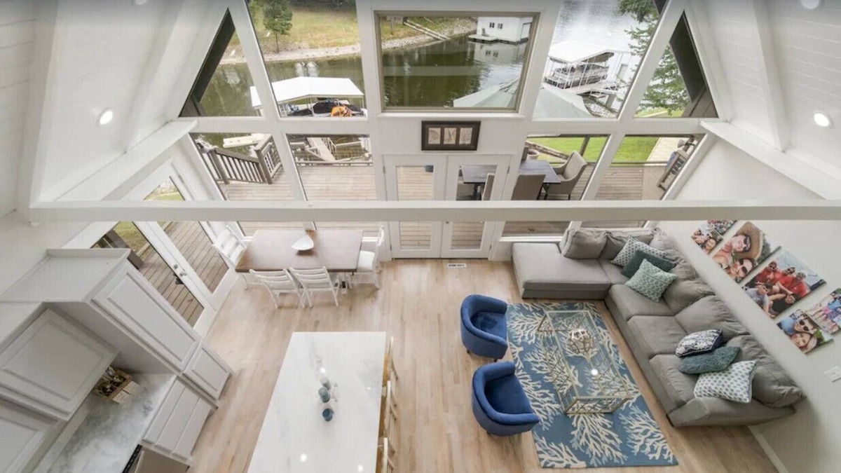 Cleora House | Updated lakefront home w/ boat dock near Shangri La!
