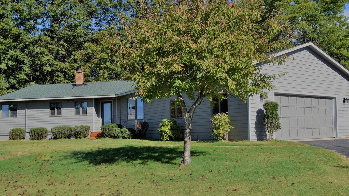 Thompsonville House | Updated, large Crystal Home on golf course. 5/5 rated.