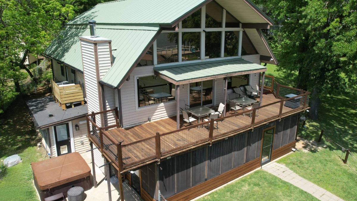 Seven Points House | Updated Large Retreat on the WaternFree Kayaks and Hot tub!