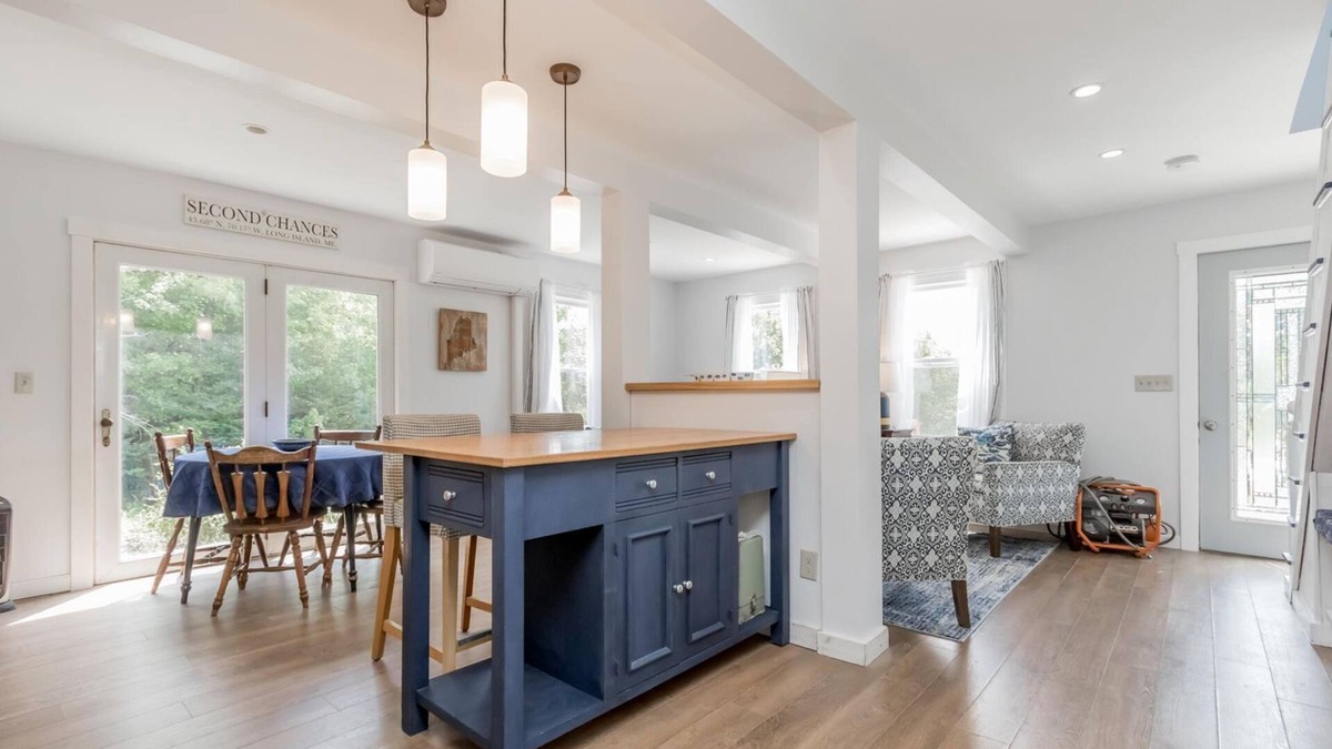 Long Island Cottage | Updated Long Island Maine Cottage