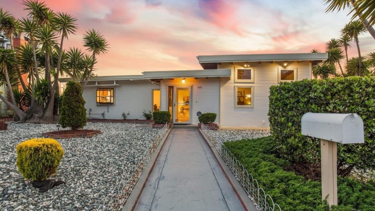 Edgemar - Pacific Manor House | Updated Lux Mid-Century Modern Home 0.5mi to Beach