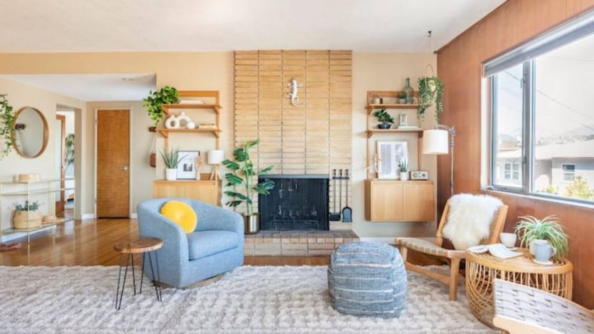 Los Angeles House | Updated mid century home with hillside views