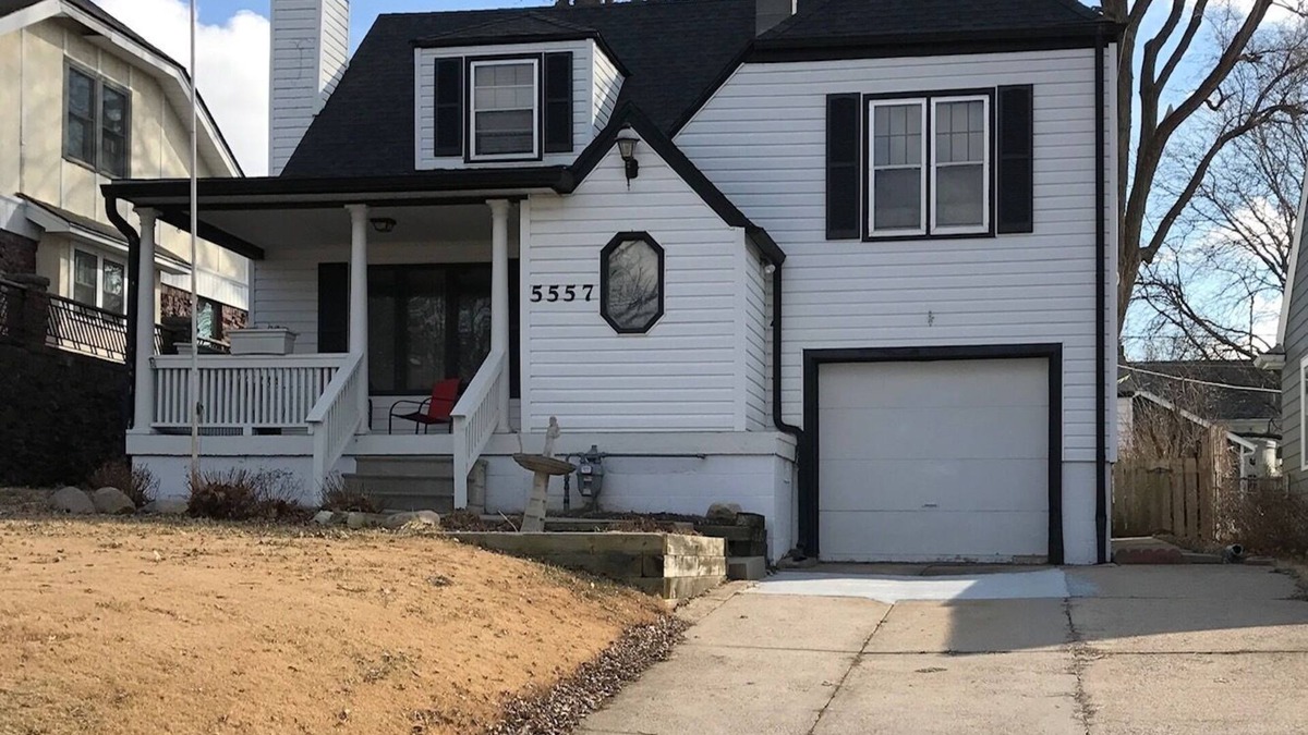 Aksarben - Elmwood Park House | Updated Midtown Gem (10 Minutes to most places)
