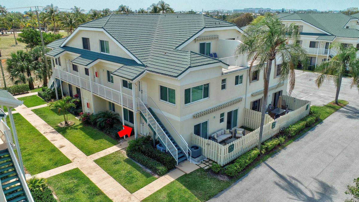 Bella Vista Condo | Updated modern 1st floor condo on Carlin Park and close walk to the ocean