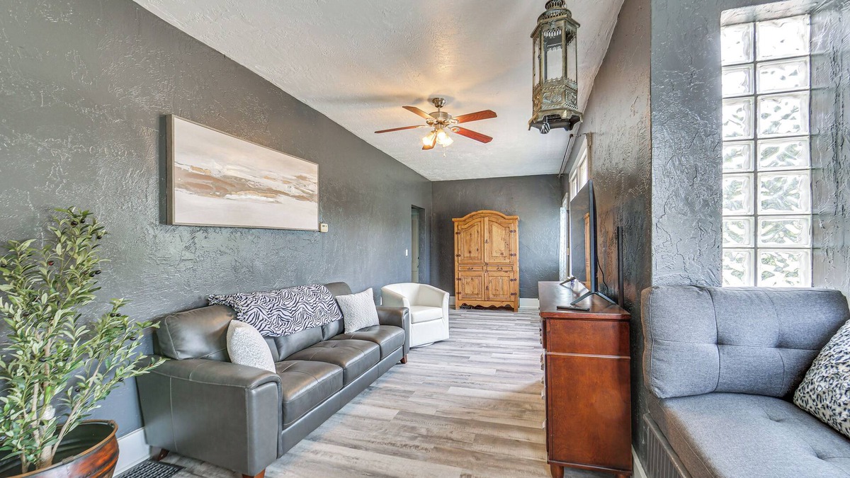 Natrona House | Updated New Kensington Home w/Deck: 22 Mi to PGH!