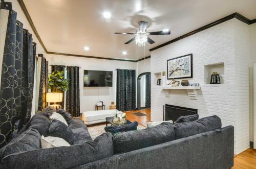 Greenwood Apartment | Updated North Greenwood Cottage Less Than 1 Mi to Dtwn!