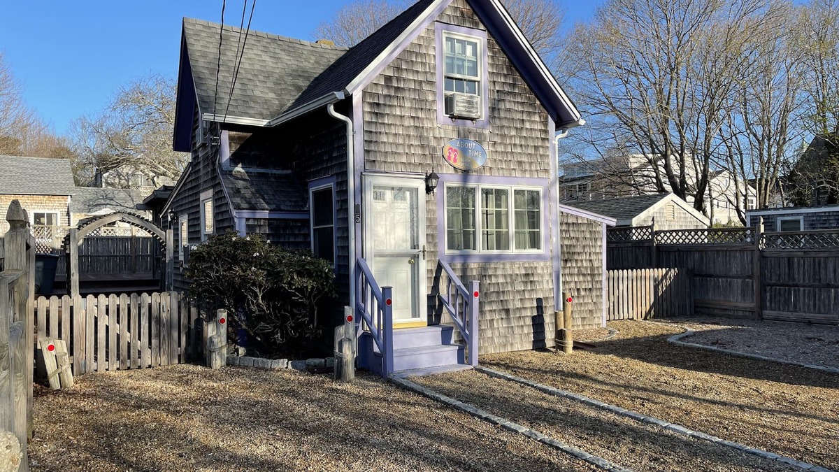 Oak Bluffs House | Updated Oak Bluffs home! Close to everything!