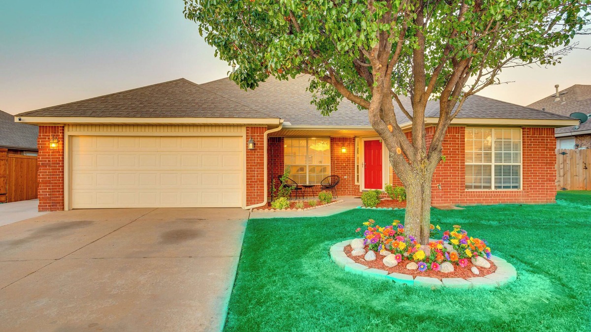 Oklahoma City Cottage | Updated Oklahoma City Home ~ 11 Mi to Bricktown!
